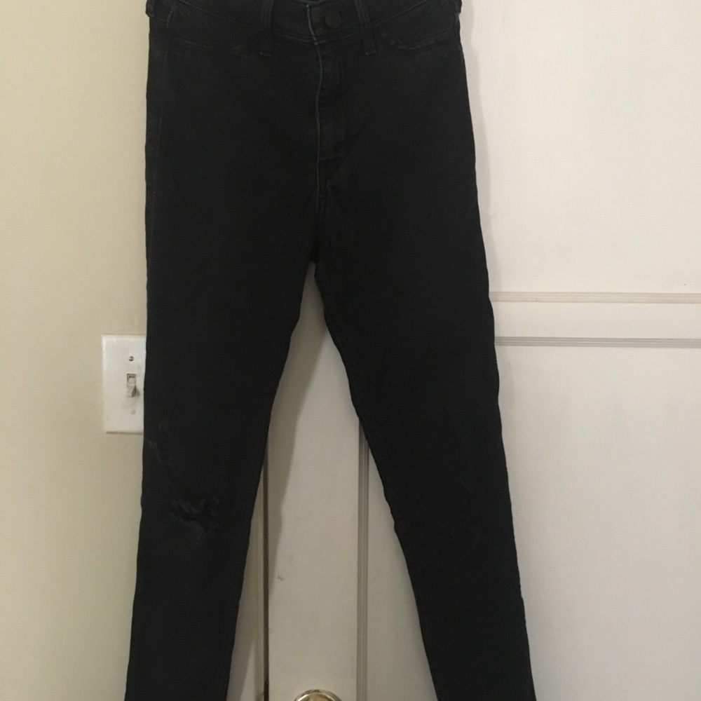 HOLLISTER HIGH RISE DISTRESSED SKINNY JEANS